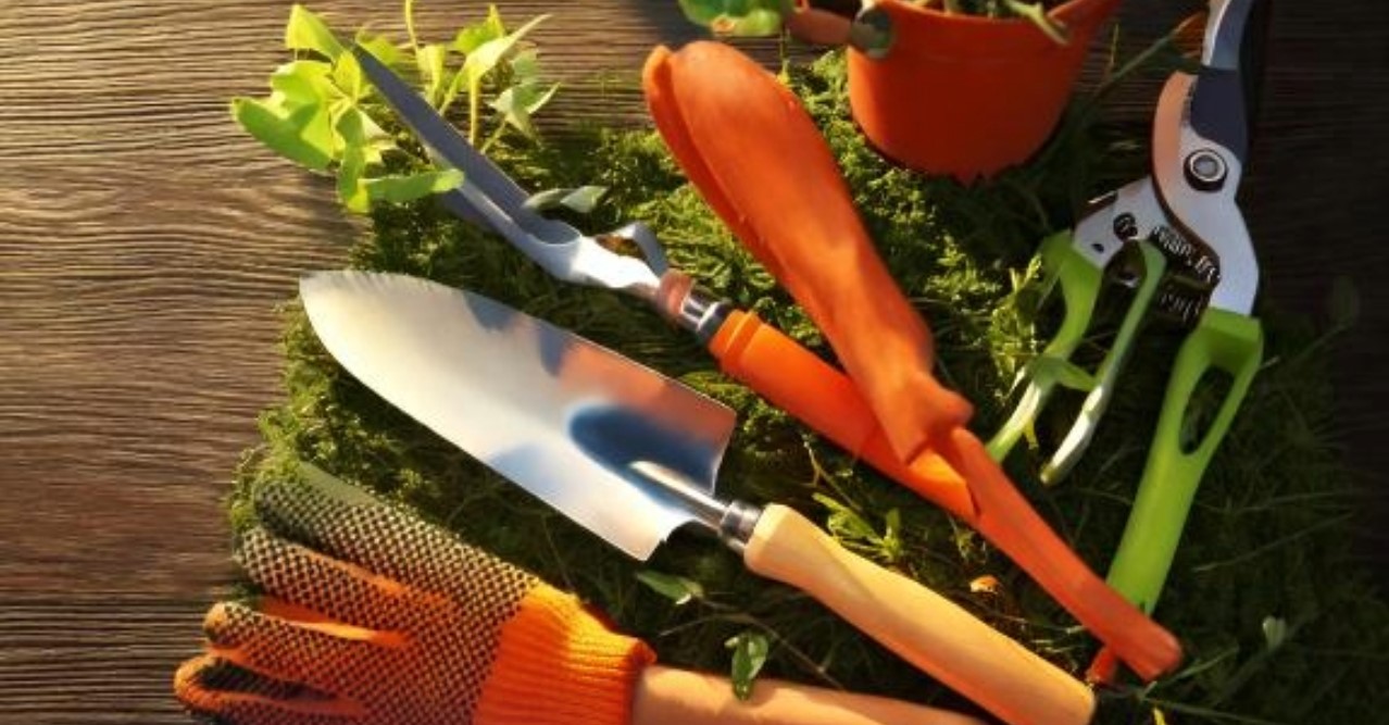 How to sharpen gardening tools 